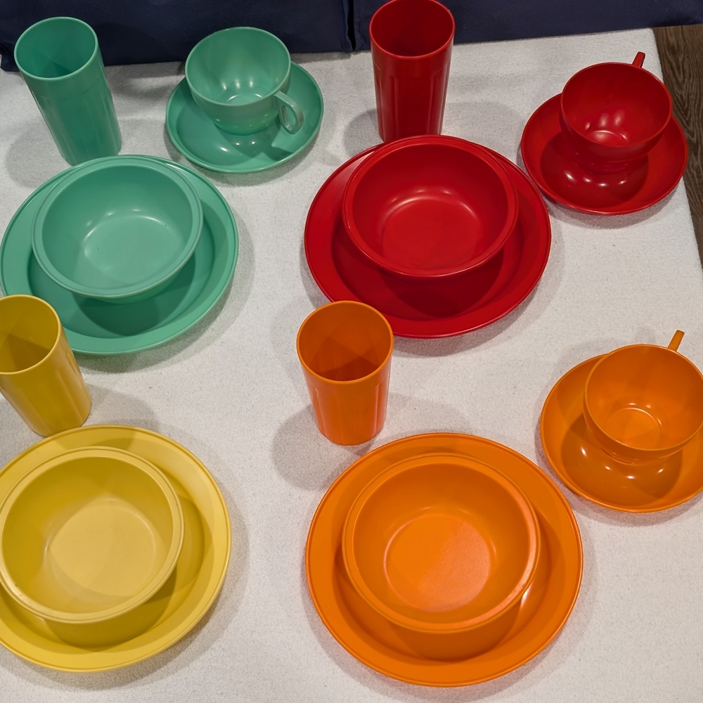 Vintage Hemco Airline Dish Set MCM Colorful Retro Plastic Picnic Campcore